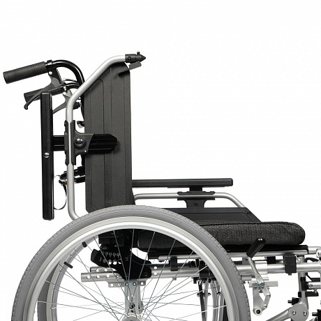 Кресло-коляска Ortonica для инвалидов Trend 70 с пневматическими колесами. Изображение 9 из 10